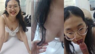 Bé Kính Cận Lọt Khe Nếm Kem