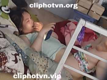 E gái xinh phòng bên