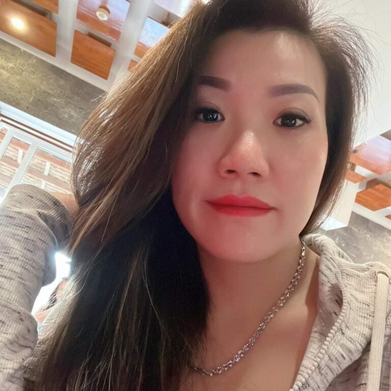 Cực Phẩm MB Xịn Sò !Phi Công Trẻ Gạ Địt Chị Quản Lý Đi Làm CTY Xa Chồng.