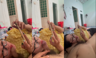 Cô bạn thân Dâm Đãng vừa chơi game vừa mút cu của thằng bạn thân